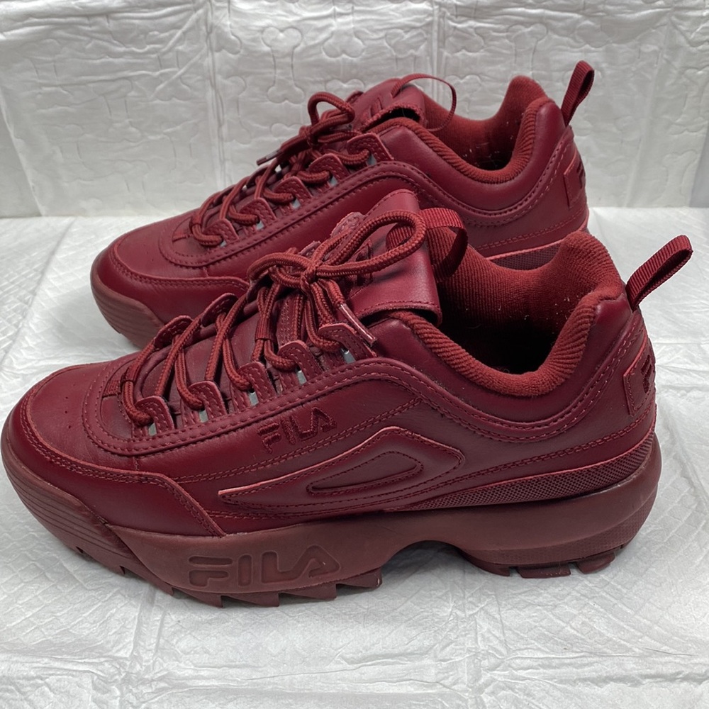 Fila Disruptor II women's sneakers, size 9 U.S.  Excellent condition.